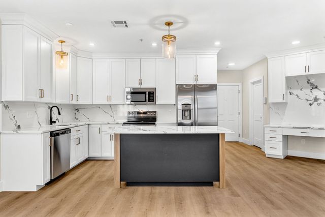 441 Washington St 305, Dedham, MA 02026