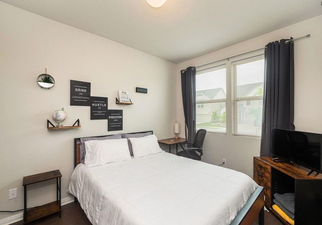 111 Lyrebird LN, Hutto, TX 78634