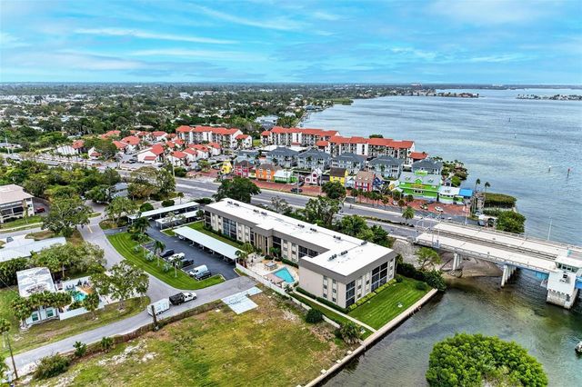 6470 HOLLYWOOD BOULEVARD 307, Sarasota, FL 34231