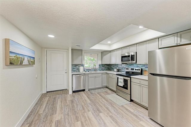 6470 HOLLYWOOD BOULEVARD 307, Sarasota, FL 34231
