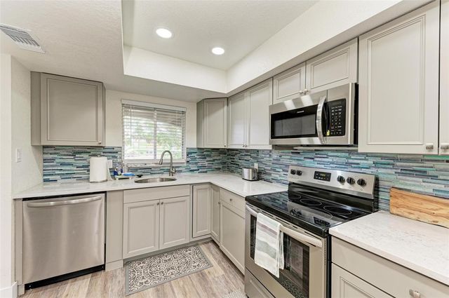 6470 HOLLYWOOD BOULEVARD 307, Sarasota, FL 34231