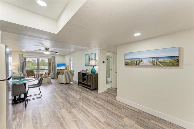 6470 HOLLYWOOD BOULEVARD 307, Sarasota, FL 34231