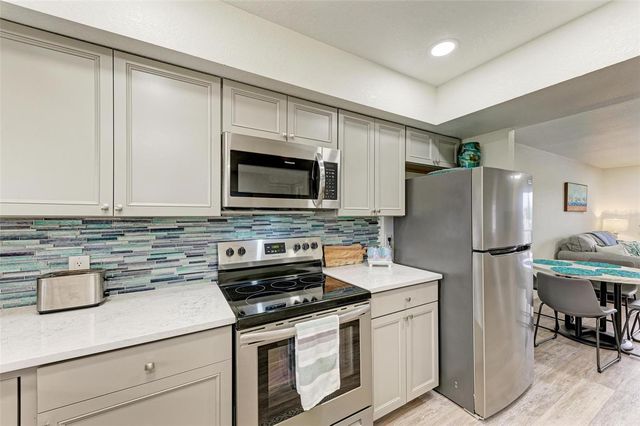 6470 HOLLYWOOD BOULEVARD 307, Sarasota, FL 34231