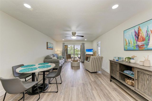 6470 HOLLYWOOD BOULEVARD 307, Sarasota, FL 34231