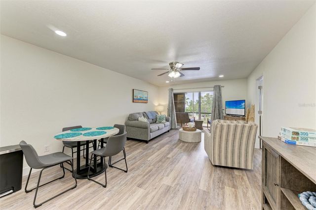 6470 HOLLYWOOD BOULEVARD 307, Sarasota, FL 34231