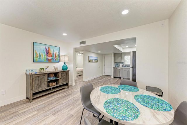 6470 HOLLYWOOD BOULEVARD 307, Sarasota, FL 34231
