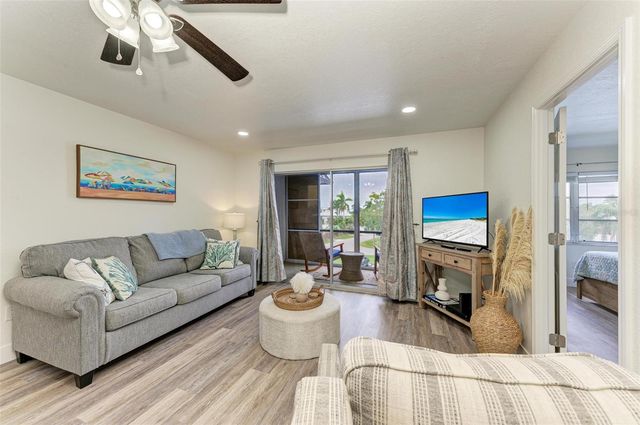 6470 HOLLYWOOD BOULEVARD 307, Sarasota, FL 34231