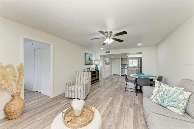 6470 HOLLYWOOD BOULEVARD 307, Sarasota, FL 34231