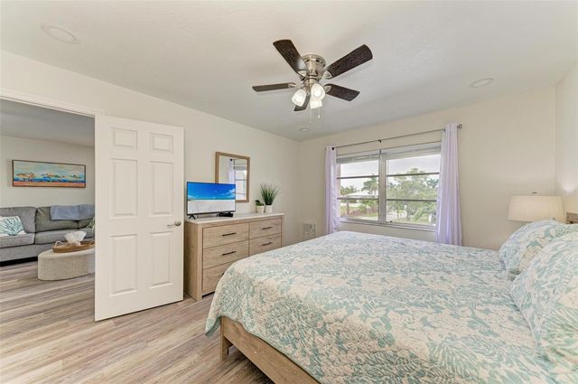 6470 HOLLYWOOD BOULEVARD 307, Sarasota, FL 34231