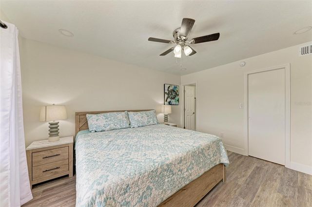 6470 HOLLYWOOD BOULEVARD 307, Sarasota, FL 34231