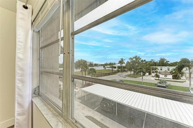 6470 HOLLYWOOD BOULEVARD 307, Sarasota, FL 34231