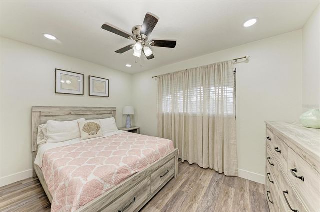 6470 HOLLYWOOD BOULEVARD 307, Sarasota, FL 34231