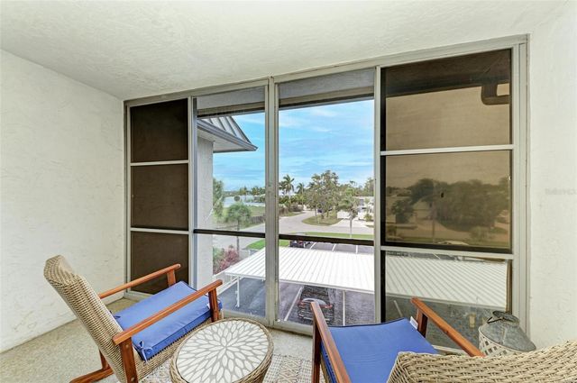 6470 HOLLYWOOD BOULEVARD 307, Sarasota, FL 34231