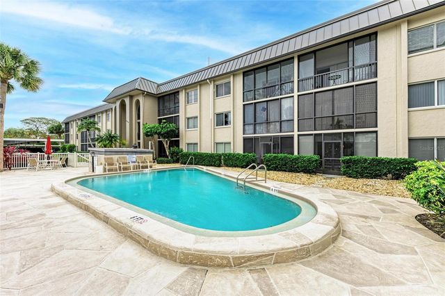6470 HOLLYWOOD BOULEVARD 307, Sarasota, FL 34231