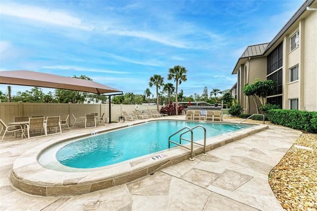 6470 HOLLYWOOD BOULEVARD 307, Sarasota, FL 34231