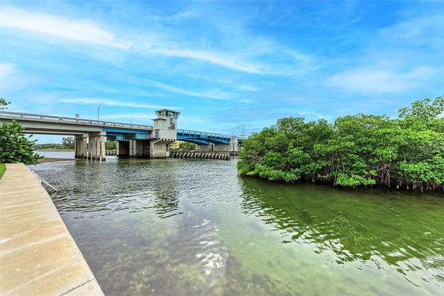 6470 HOLLYWOOD BOULEVARD 307, Sarasota, FL 34231