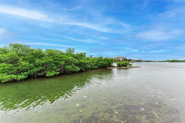6470 HOLLYWOOD BOULEVARD 307, Sarasota, FL 34231