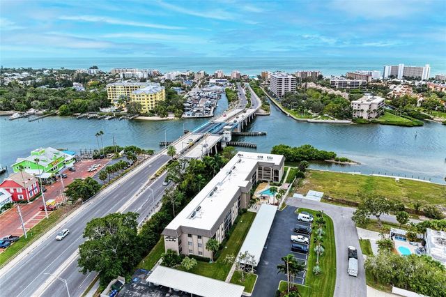 6470 HOLLYWOOD BOULEVARD 307, Sarasota, FL 34231