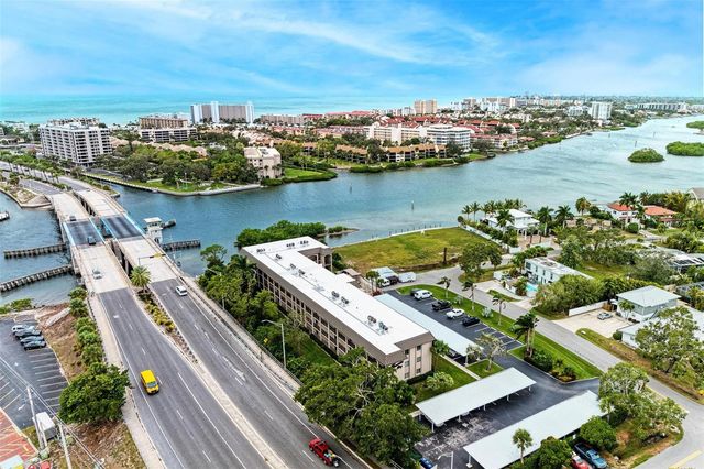 6470 HOLLYWOOD BOULEVARD 307, Sarasota, FL 34231