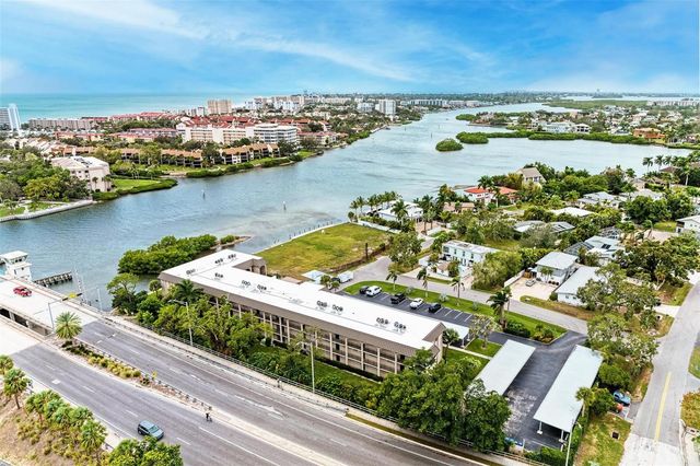 6470 HOLLYWOOD BOULEVARD 307, Sarasota, FL 34231