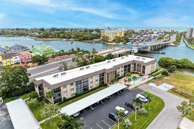 6470 HOLLYWOOD BOULEVARD 307, Sarasota, FL 34231