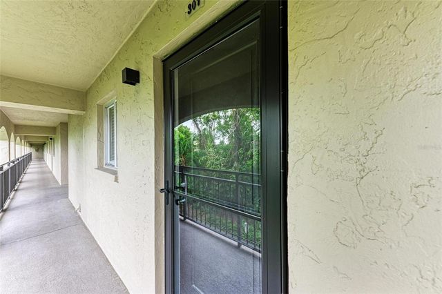 6470 HOLLYWOOD BOULEVARD 307, Sarasota, FL 34231