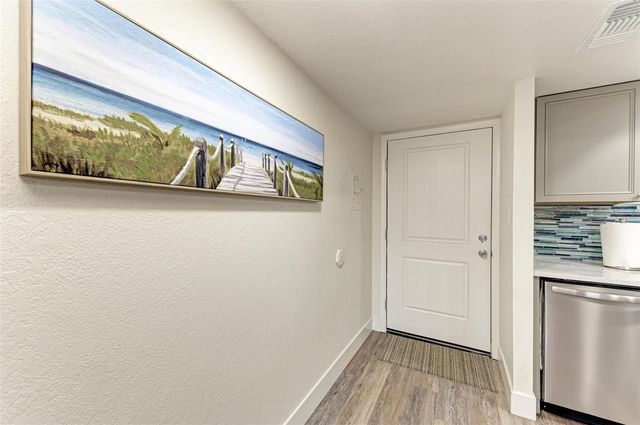 6470 HOLLYWOOD BOULEVARD 307, Sarasota, FL 34231