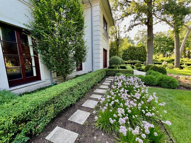 528 Roslyn Road, Kenilworth, IL 60043