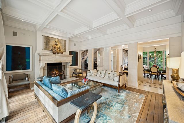 528 Roslyn Road, Kenilworth, IL 60043