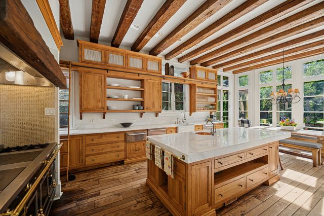 528 Roslyn Road, Kenilworth, IL 60043