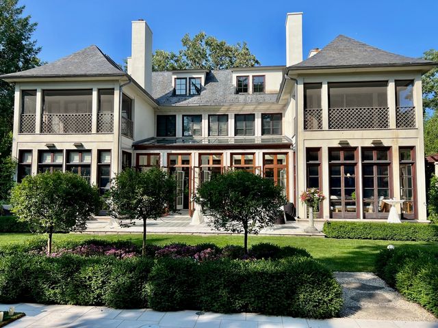 528 Roslyn Road, Kenilworth, IL 60043