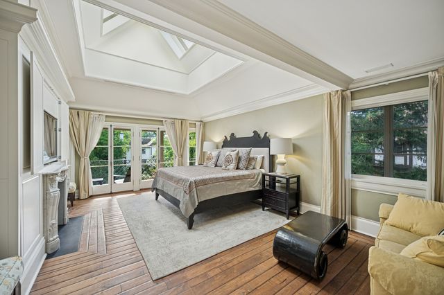 528 Roslyn Road, Kenilworth, IL 60043