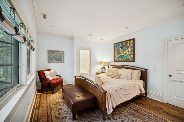 528 Roslyn Road, Kenilworth, IL 60043