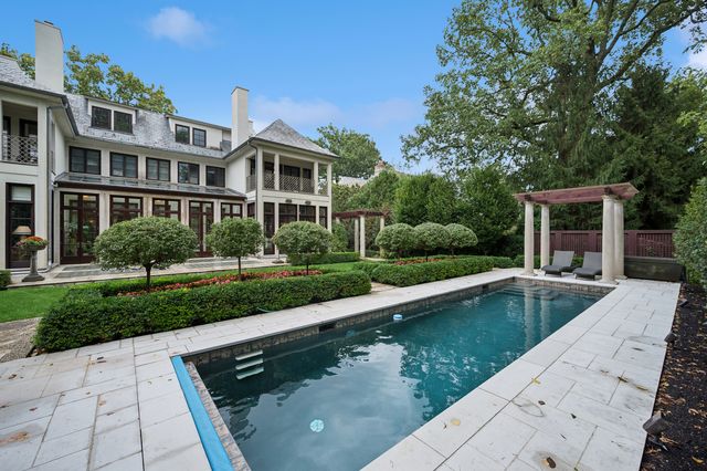 528 Roslyn Road, Kenilworth, IL 60043