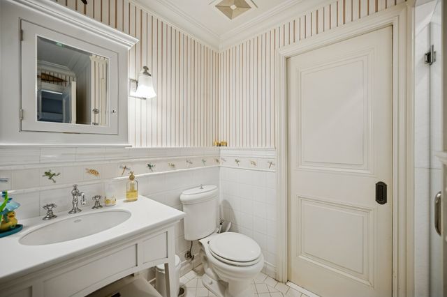 528 Roslyn Road, Kenilworth, IL 60043