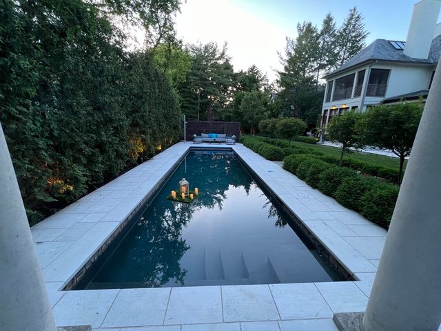 528 Roslyn Road, Kenilworth, IL 60043