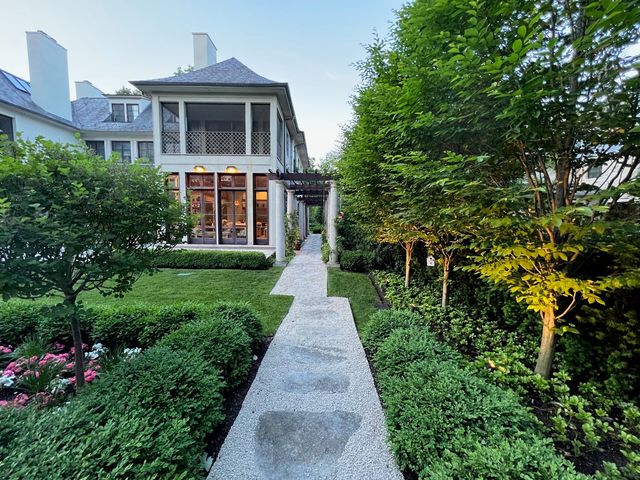 528 Roslyn Road, Kenilworth, IL 60043