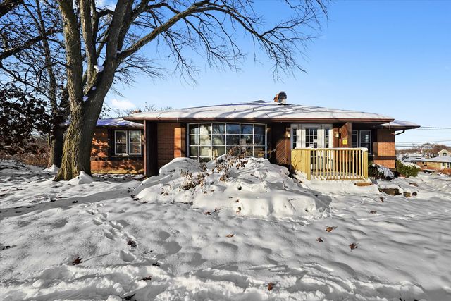 8200 W 95 Street, Hickory Hills, IL 60457