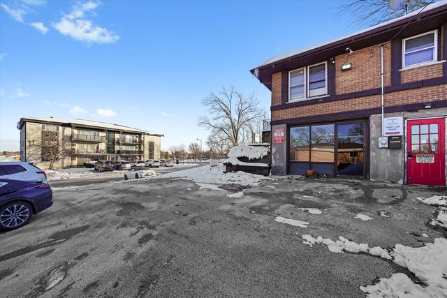 8200 W 95 Street, Hickory Hills, IL 60457