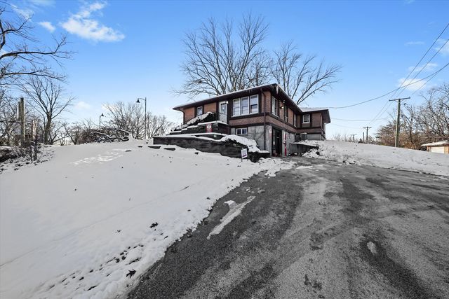 8200 W 95 Street, Hickory Hills, IL 60457