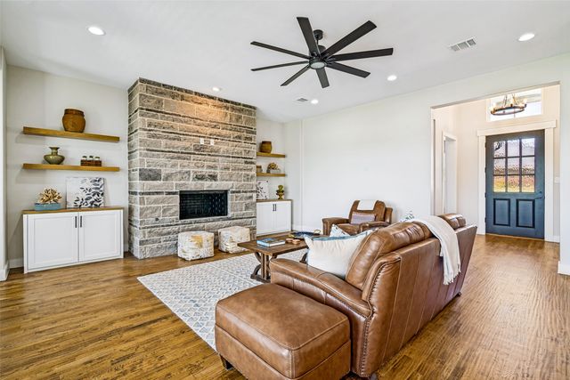 2904 Terrytown, Ennis, TX 75119