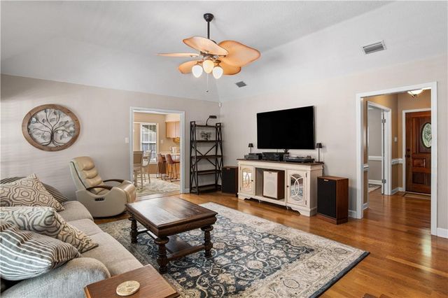 7050 Huntington Court N, Mobile, AL 36619
