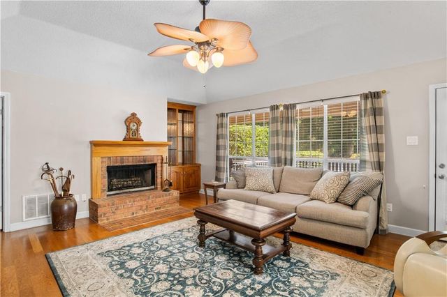 7050 Huntington Court N, Mobile, AL 36619