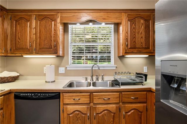 7050 Huntington Court N, Mobile, AL 36619