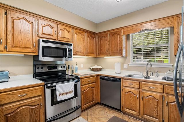 7050 Huntington Court N, Mobile, AL 36619