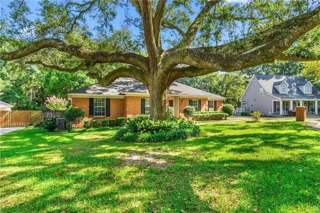 7050 Huntington Court N, Mobile, AL 36619