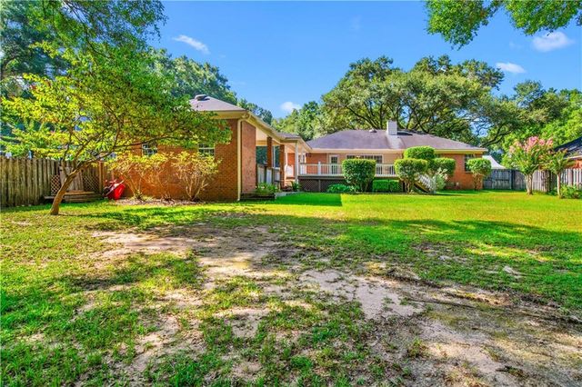 7050 Huntington Court N, Mobile, AL 36619
