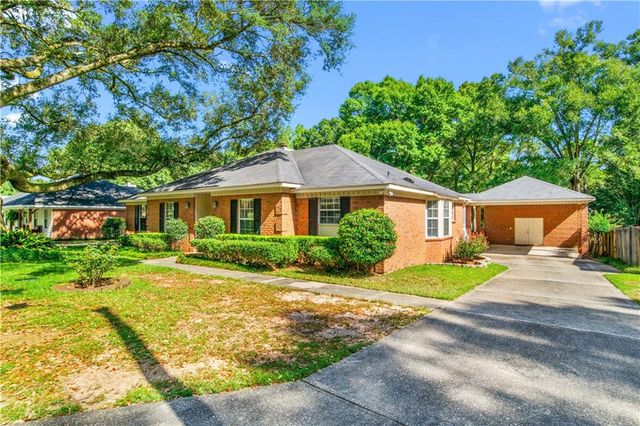 7050 Huntington Court N, Mobile, AL 36619