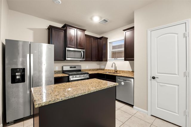 8957 Oval Glass Street, Conroe, TX 77304