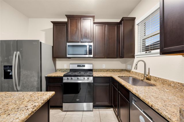 8957 Oval Glass Street, Conroe, TX 77304